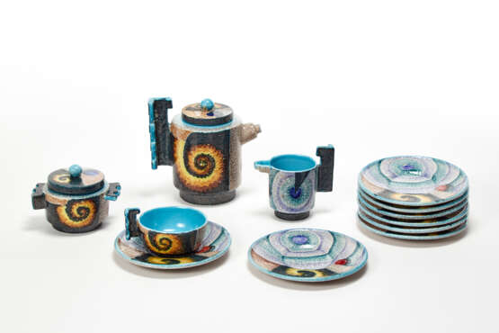 Nicolaj Diulgheroff. Part of a futuristic ceramic set - Foto 1