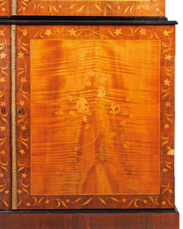 Mayhew & Ince. A GEORGE III FLORAL MARQUETRY AND BRAZILIAN ROSEWOOD CROSSBA... - photo 3