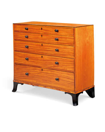 AN ANGLO-INDIAN EBONY AND SATINWOOD CHEST - фото 1