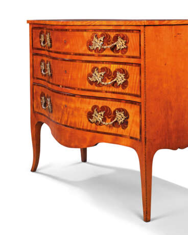 A GEORGE III-STYLE INDIAN ROSEWOOD CROSSBANDED AND MARQUETRY... - photo 3