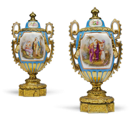 A PAIR OF ORMOLU-MOUNTED SEVRES-STYLE PORCELAIN TURQUOISE-GR... - фото 1