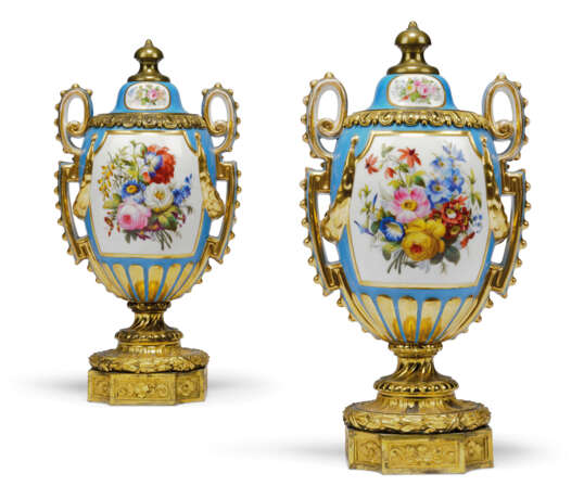 A PAIR OF ORMOLU-MOUNTED SEVRES-STYLE PORCELAIN TURQUOISE-GR... - фото 2