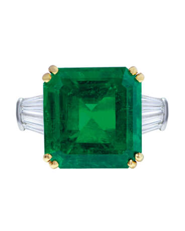 EMERALD AND DIAMOND RING - photo 1