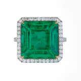 EMERALD AND DIAMOND RING - фото 1