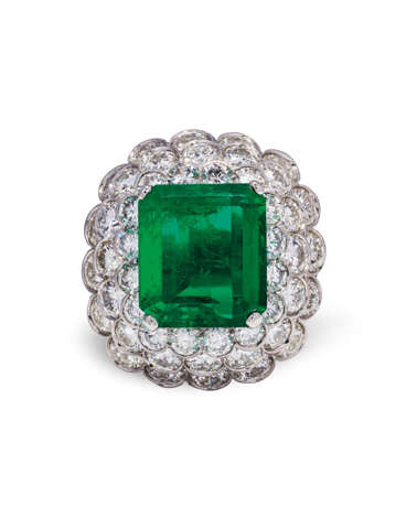 Cartier. EMERALD AND DIAMOND RING, MOUNT BY CARTIER - Foto 1