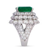Cartier. EMERALD AND DIAMOND RING, MOUNT BY CARTIER - фото 3