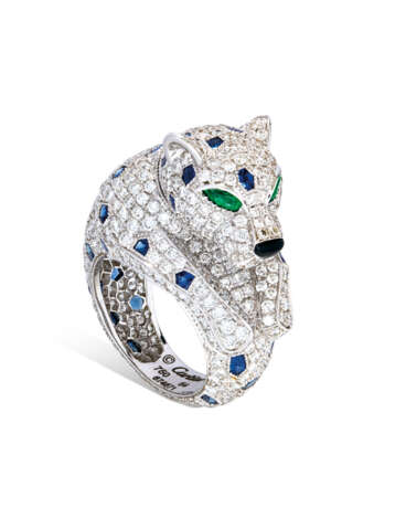 Cartier. DIAMOND, SAPPHIRE, ONYX AND EMERALD 'PANTHÈRE' RING, CARTIER... - фото 1