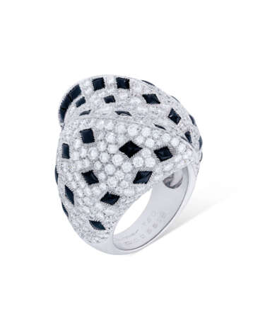 Cartier. ONYX AND DIAMOND 'PANTHÈRE' RING, CARTIER - Foto 1