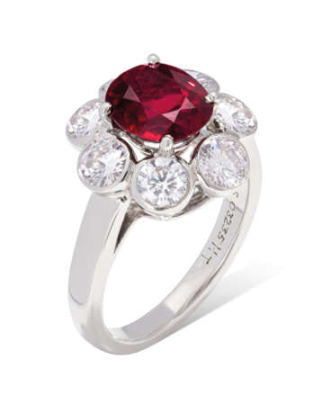 Cartier. RUBY AND DIAMOND RING, MOUNT BY CARTIER - Foto 1