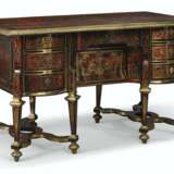 A LOUIS XIV EBONY, BRASS AND RED TORTOISESHELL 'BOULLE MARQU... - Foto 3
