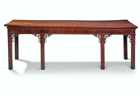 A GEORGE III MAHOGANY LARGE SERVING-TABLE - photo 1