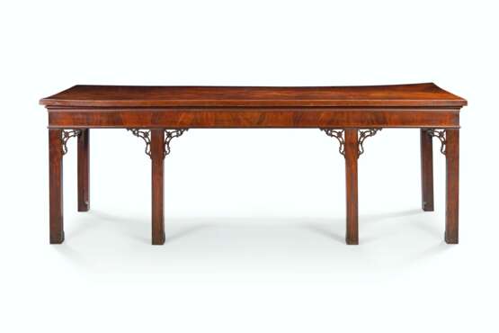 A GEORGE III MAHOGANY LARGE SERVING-TABLE - photo 2