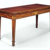 Mayhew & Ince. A GEORGE III MAHOGANY, FUSTIC AND MARQUETRY SERVING TABLE - Foto 2