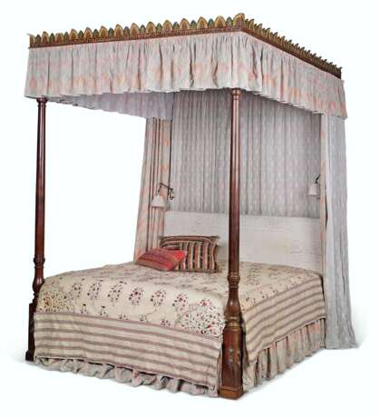 A MAHOGANY FOUR-POSTER BED - photo 1