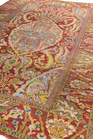 A SULTANABAD CARPET - фото 4