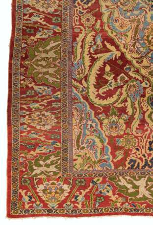 A SULTANABAD CARPET - photo 6