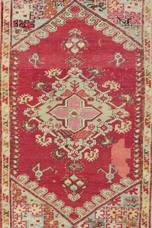A GROUP OF FOUR GHIORDES CARPETS - фото 8