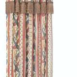 A GROUP OF PATTERNED CURTAINS - Foto 1