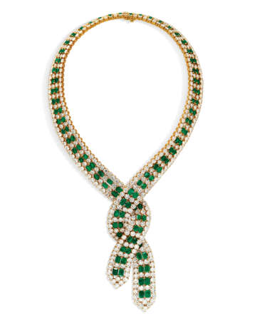 EMERALD AND DIAMOND NECKLACE, BRACELET, WRISTWATCH, RING AND... - Foto 2