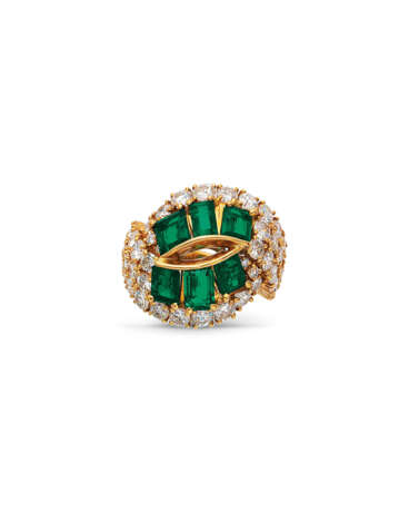 EMERALD AND DIAMOND NECKLACE, BRACELET, WRISTWATCH, RING AND... - Foto 5