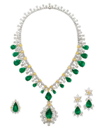 EMERALD, COLOURED DIAMOND AND DIAMOND NECKLACE, EARRING AND ... - Foto 1