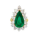 EMERALD, COLOURED DIAMOND AND DIAMOND NECKLACE, EARRING AND ... - Foto 5