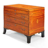 TWO ANGLO-INDIAN EBONY AND SATINWOOD SMALL CHESTS - Foto 2