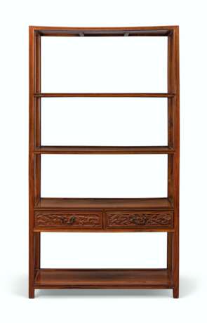 A PAIR OF PADOUK AND CHINESE ROSEWOOD FOUR-TIERED STANDS - фото 1