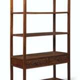 A PAIR OF PADOUK AND CHINESE ROSEWOOD FOUR-TIERED STANDS - фото 2