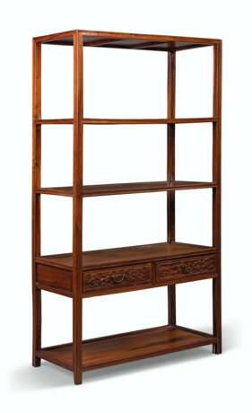 A PAIR OF PADOUK AND CHINESE ROSEWOOD FOUR-TIERED STANDS - фото 2