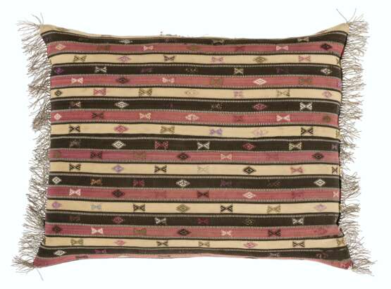 A QUILTED COVERLET - фото 6