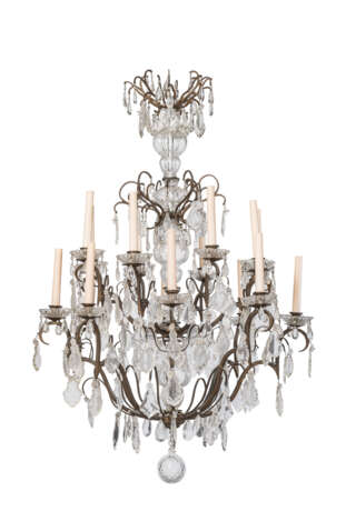 AN ITALIAN BRONZE AND MOULDED-GLASS TWO-TIER SIXTEEN-LIGHT C... - Foto 1
