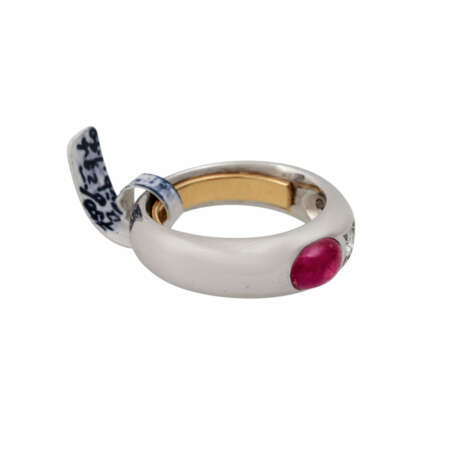 Ring mit ovalem Rubincabochon, ca. 1,4 ct und 5 Brillanten, zusammen ca. 0,29 ct, - photo 1