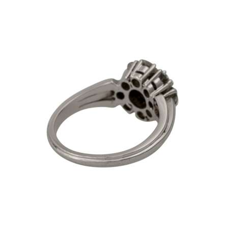 Ring mit 9 Brillanten zusammen ca. 1,15 ct, - photo 3