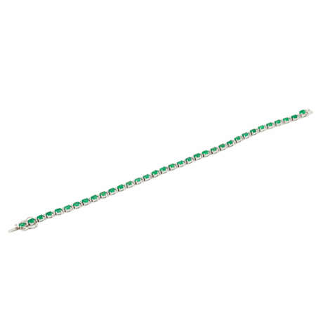 Armband mit 34 oval facettierten Smaragden - Foto 3