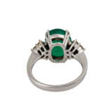 Ring mit oval facettiertem Smaragd von ca. 3,1 ct - фото 4