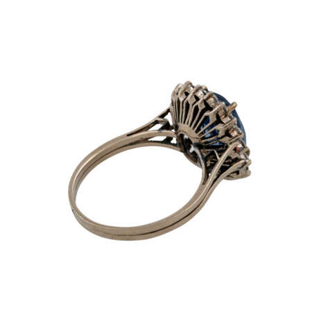 Ring mit Saphir ca. 2,5 ct umrahmt von 18 Brillanten - Foto 3