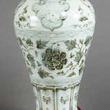Meiping porcelain vase, round cylindrical shape with small neck and blue painted flowers and decorations on white ground - photo 2