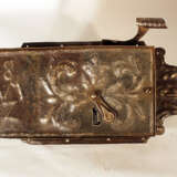 Large iron lock in rectangular shape, with pear shape ending and handgrip - Foto 2