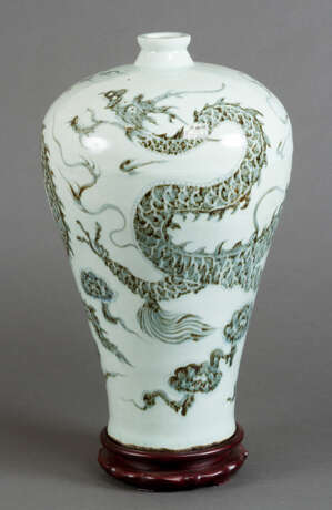 Chinese meiping porcelain vase with shaped cilyndrical body, small neck and blue painted dragon and flower decorations on white ground, glazed - фото 1