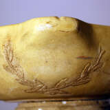 Small marble basin in Roman ancient style with sculpted Minerva heads and leaves - photo 3