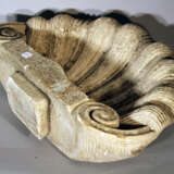 Shell shaped wall fountain basin with two scrolls - фото 3