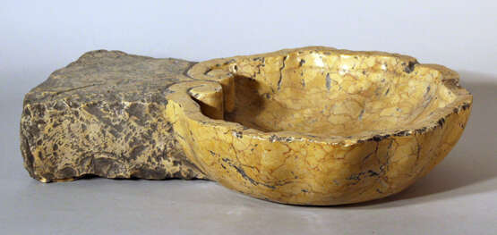 Small Italian stone basin in waved and shaped round form - фото 1