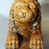 Italian rosso verona stone lion in sitting position, sculpted in naturalistic shape with some drill holes and claws in the front - Foto 3