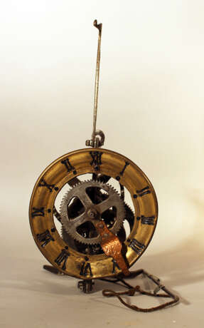 Iron clock movement with later bronze dial with Roman numbers and copper finger - Foto 3