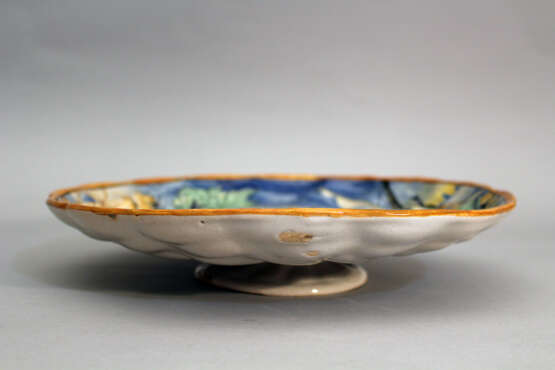 Urbino ceramic dish on integrated central bowed foot - фото 2