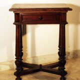 Small fruit wood working table on four turned leg, with X bottom connection and turned feet - Foto 2