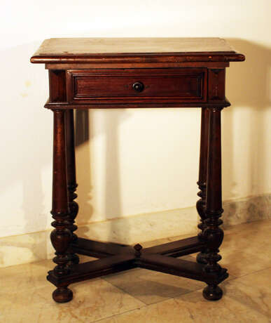 Small fruit wood working table on four turned leg, with X bottom connection and turned feet - photo 2