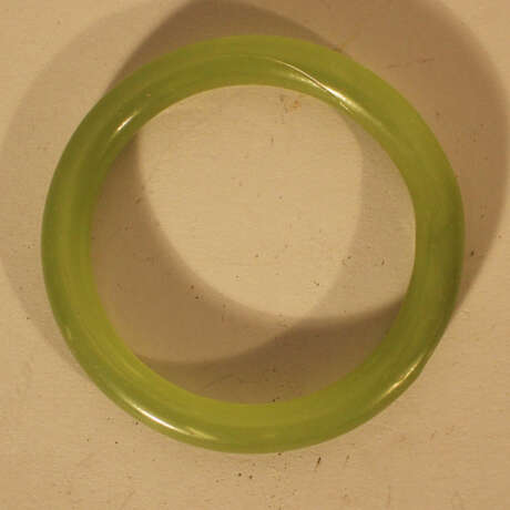 Three Asian jade bracelet in green, white and black colours, polished. - Foto 3