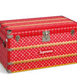 Louis Vuitton. A LIMITED EDITION RED & WHITE MONOGRAM COURRIER 90 TRUNK BY ... - photo 2